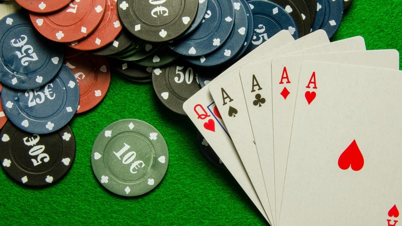 http://www.bet-calculator.co.uk/wp-content/uploads/pokerpic.jpg
